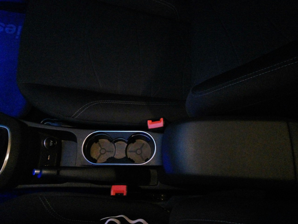 Встановлено оригінальний підлокітник ford fiesta mk 7 lift) 3