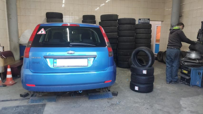 Зимове взуття для Жужі Bridgestone Blizzak Ice 1