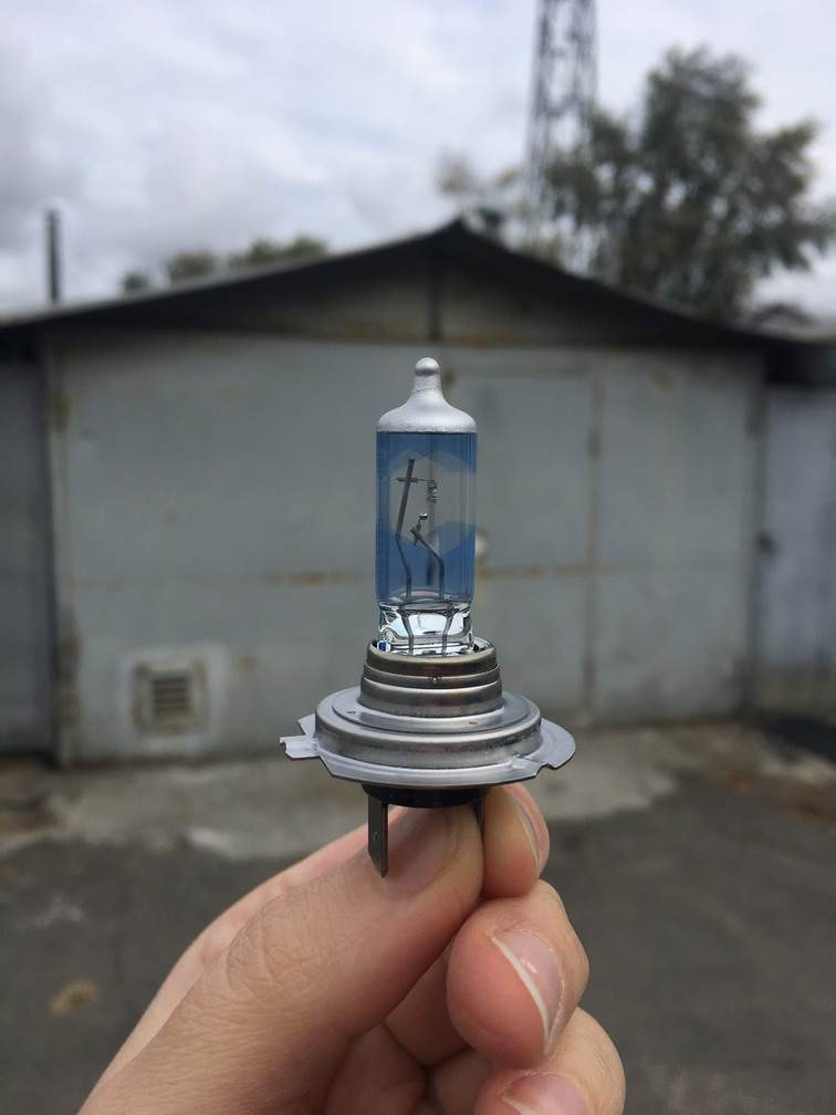 Заміна лампочки головного світла 1