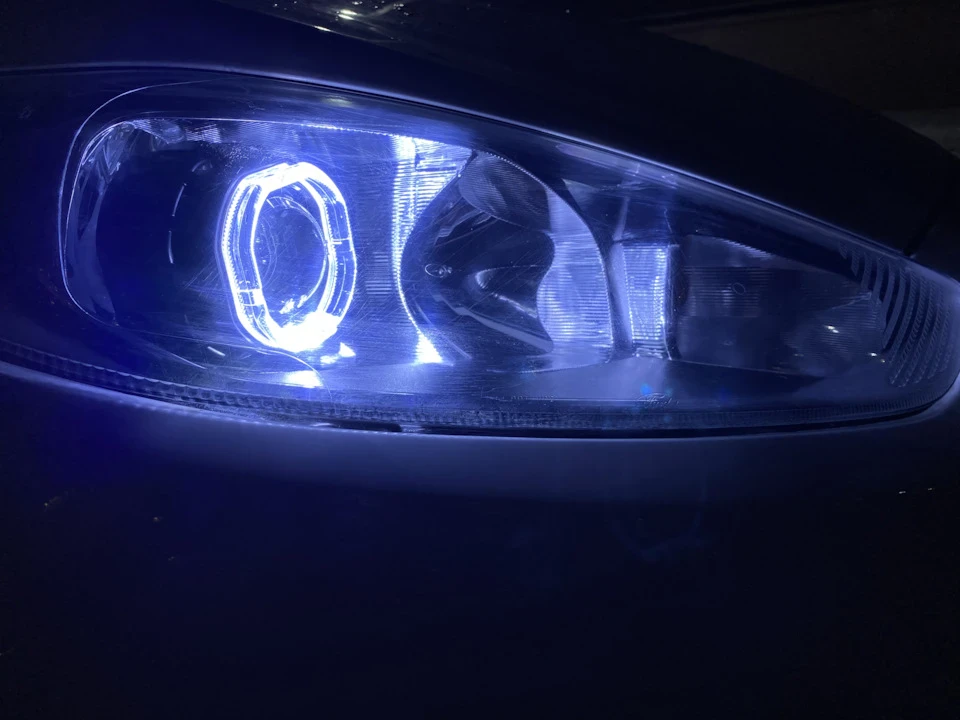 Встановлення бісвітодіодних лінз Sanvi S45 у Ford Fiesta