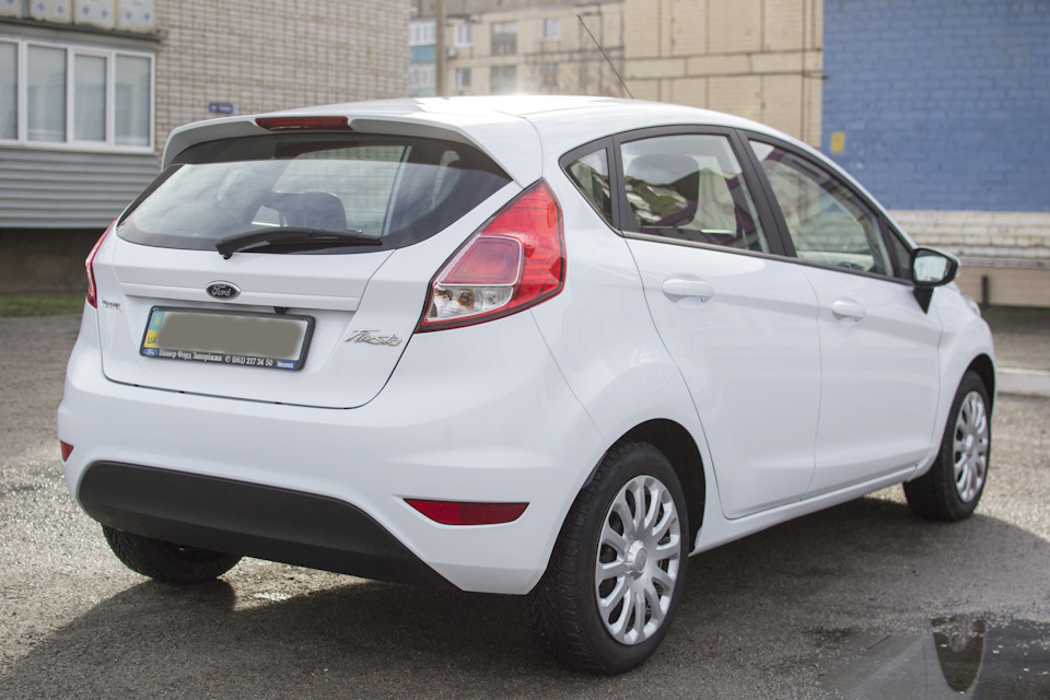 (Продано) Продам Ford Fiesta 2013 1.0л / 80л.с., 3