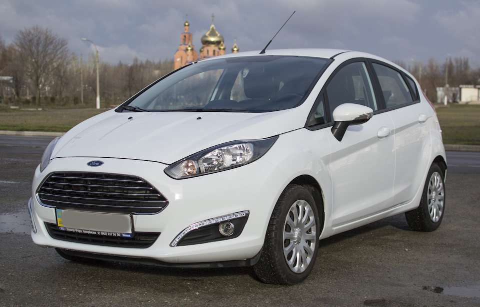 (Продано) Продам Ford Fiesta 2013 1.0л / 80л.с., 2