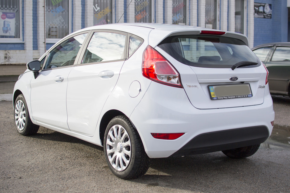 (Продано) Продам Ford Fiesta 2013 1.0л / 80л.с., 5