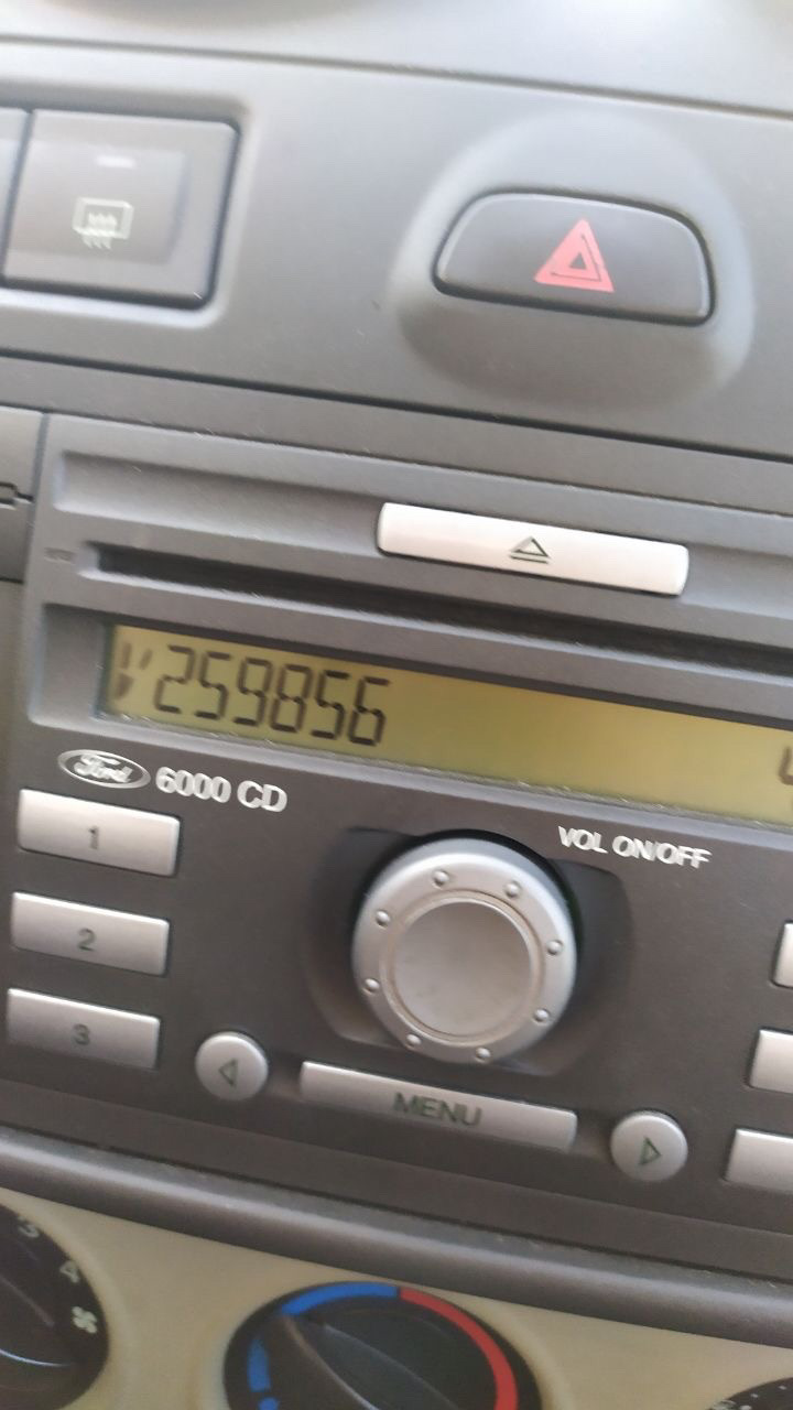 Немає коду Магнітоли 6000cd 1