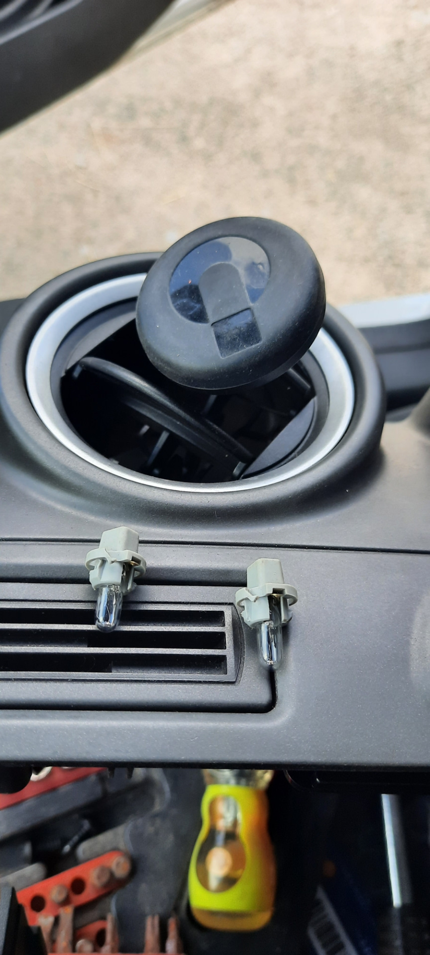 Підлога панелі заради 2 лампочок 2