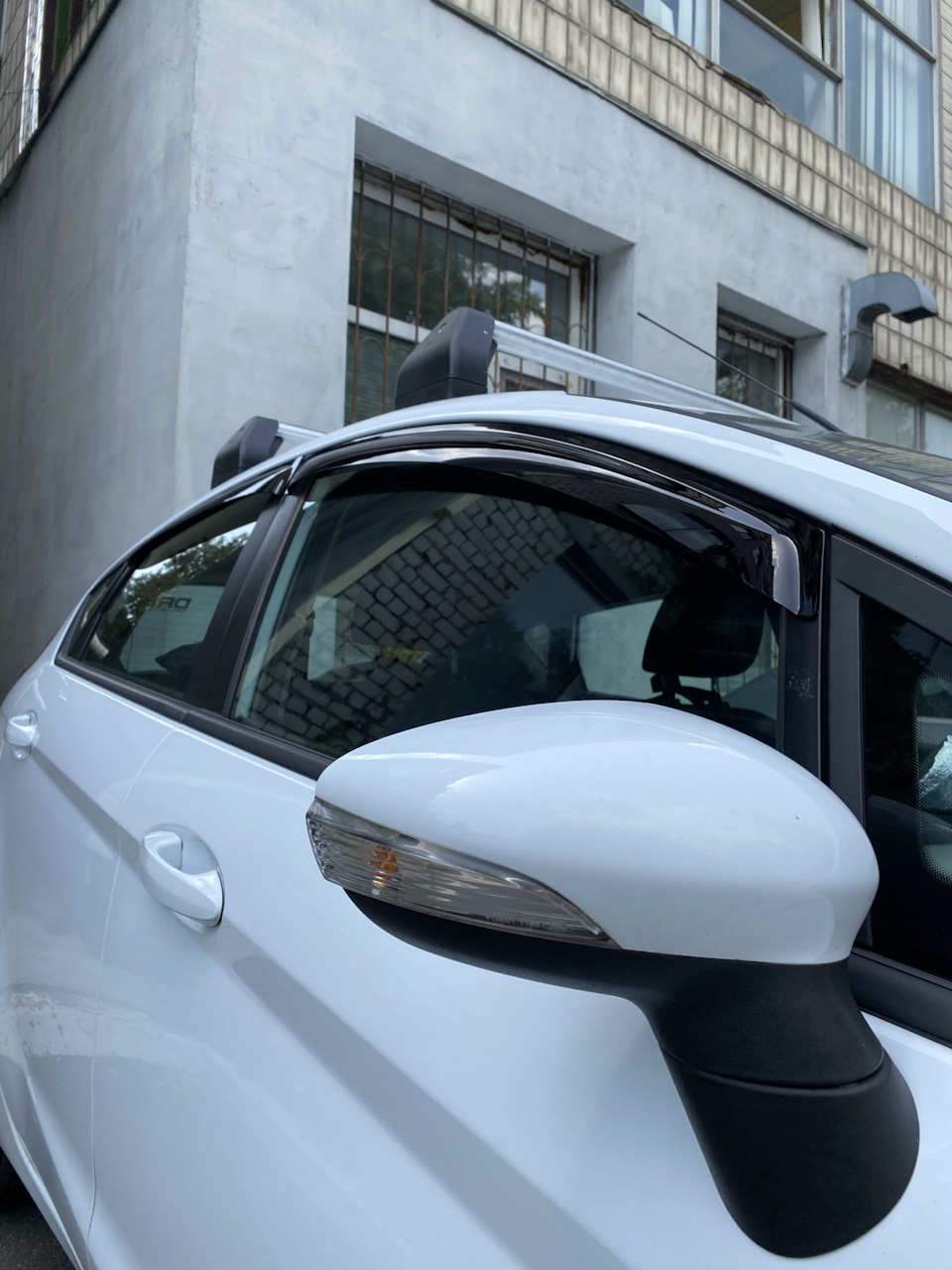 Докупив вітровики (дефлектори) на вікна Ford Fiesta 2013 1.0 Ecoboost 3