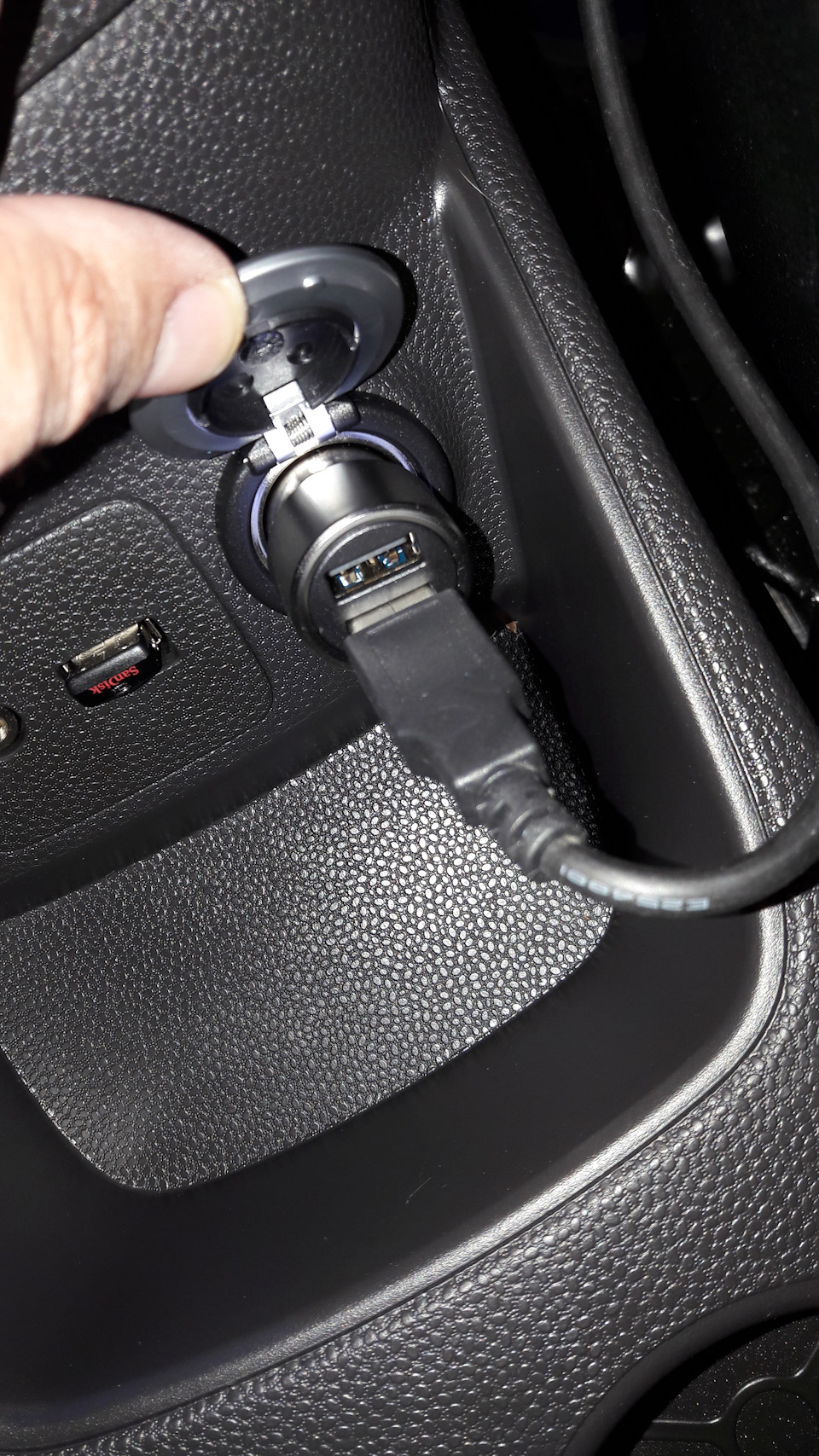 Автозарядка Xiaomi Mi Charger 2