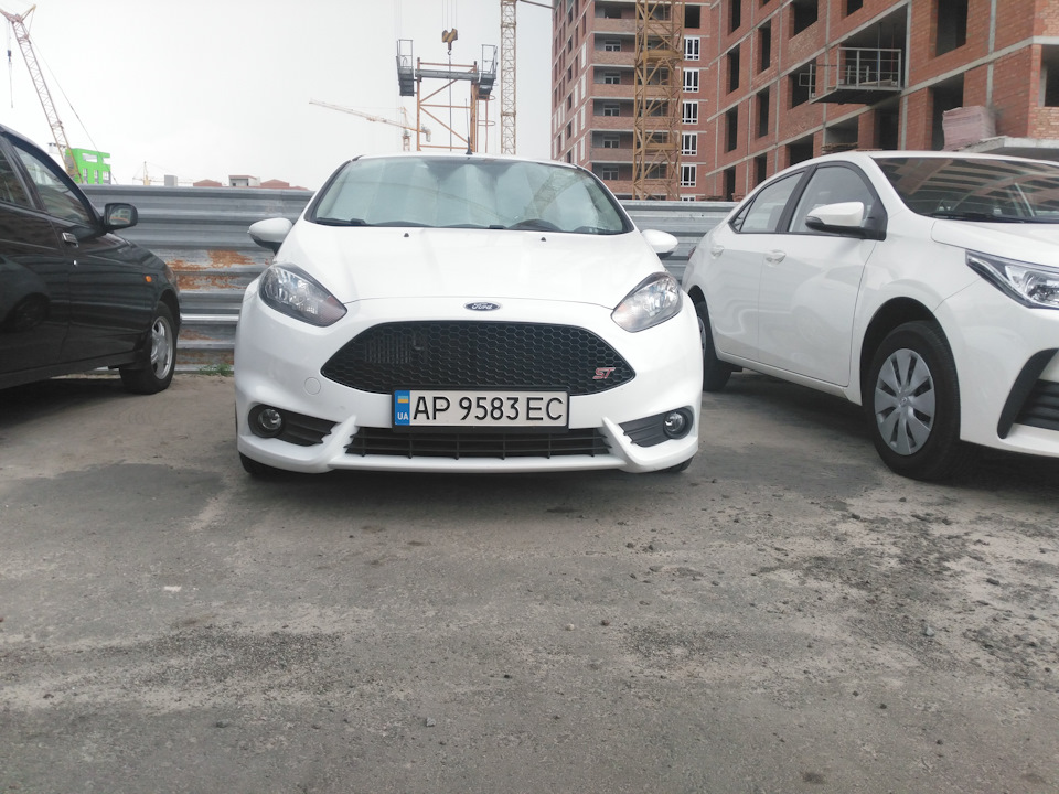 Передні протитуманні фари Ford Fiesta (ST) 1