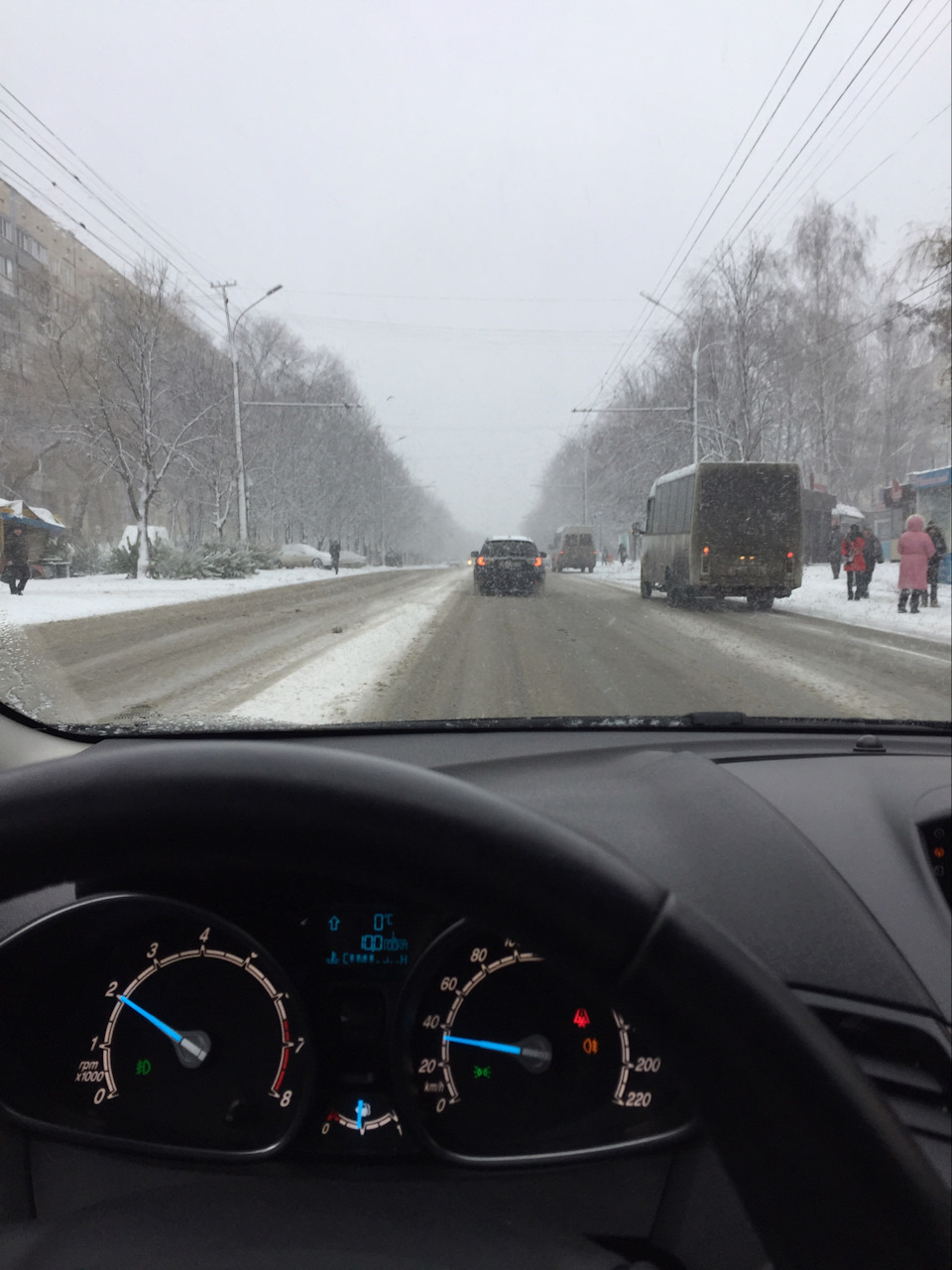 У Дніпрі валить сніг 1