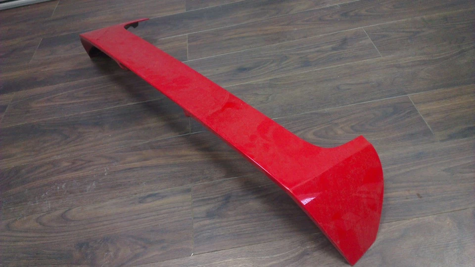 Продам стоковий спойлер з фієсти. Колір race red