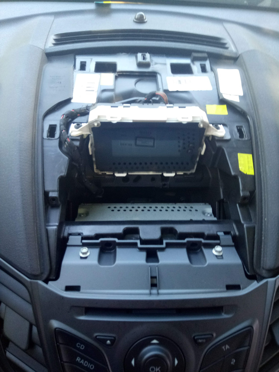 Про систему Ford Sync, монітори, аудіоблоки, блютуз і т.д. для Ford Fiesta mk7, C-Max, Ecosport. 1