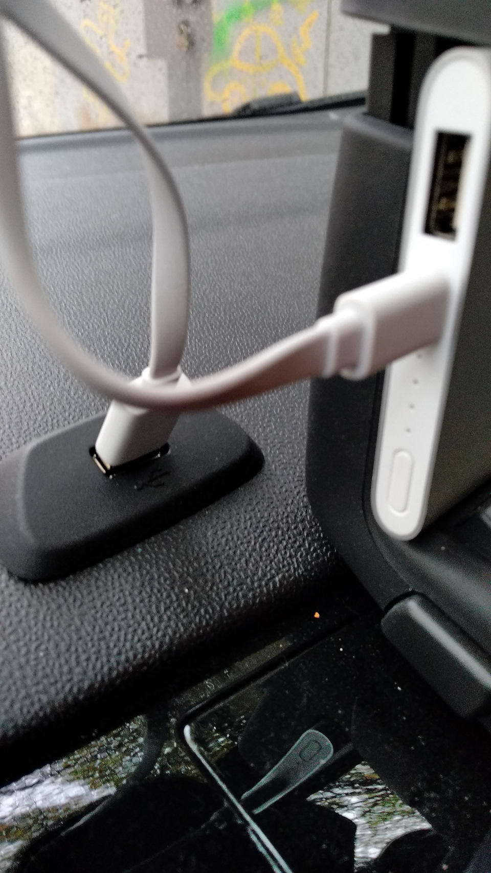 USB порт провалився усередину панелі 5