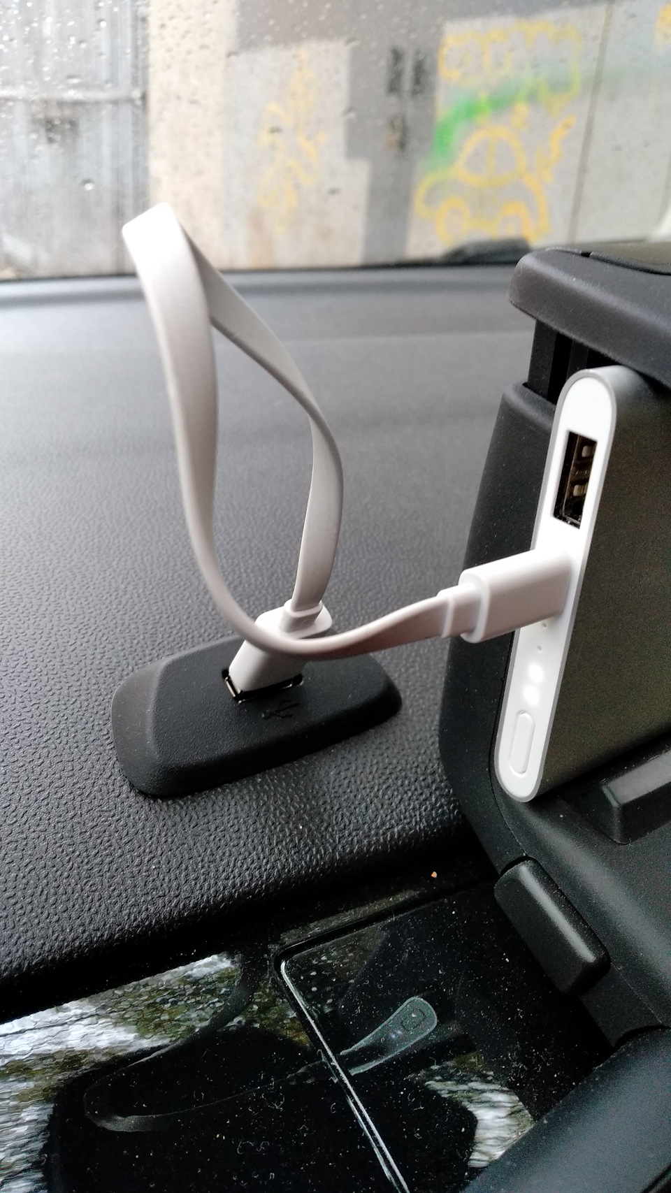 USB порт провалився усередину панелі 4