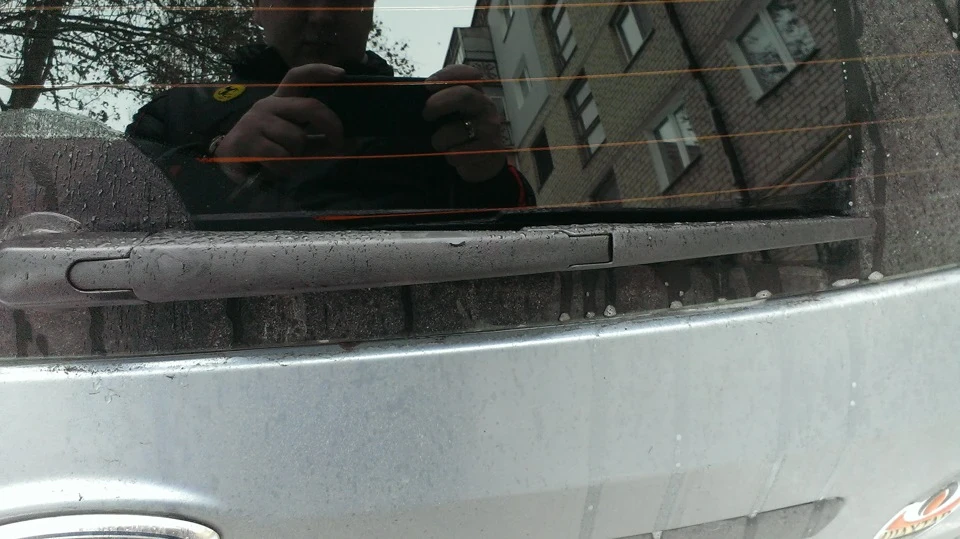 Заміна заднього повідця склоочисника та щітки
