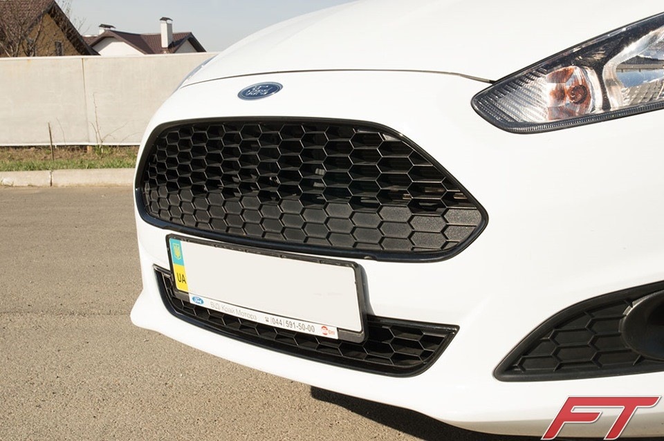 Ford Fiesta Mk7 lift sport grilles / Спорт грати на Форд Фієста 7 рестайл 3