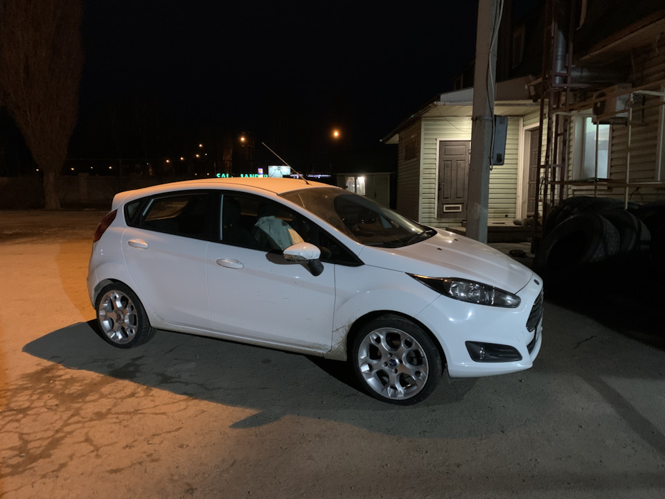 Першою покупкою після ТО були диски з гумою 1