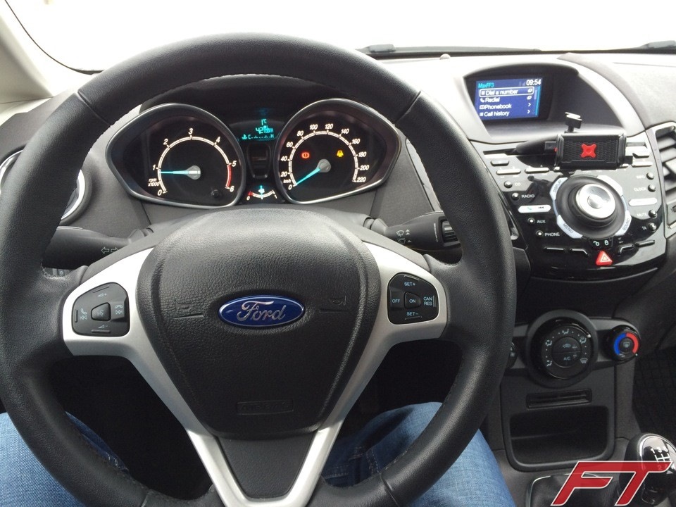 Встановлення Sony РП-7 та SYNC у Ford Fiesta Mk7 lift 1