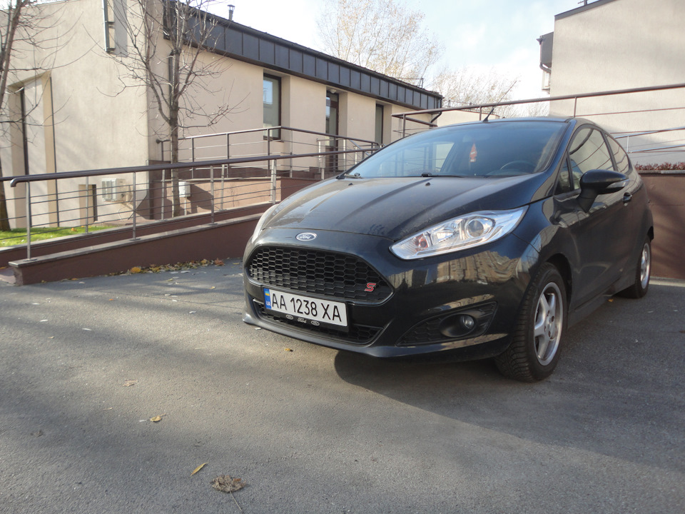 Ford Fiesta Zetec S Grille Badge 1