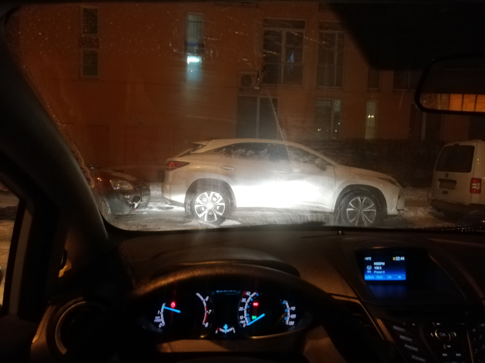 Епопея про світло в трьох частинах. Дуже багато букв 3