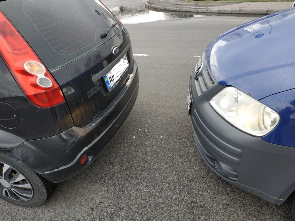 Задній бампер таки добили... 1