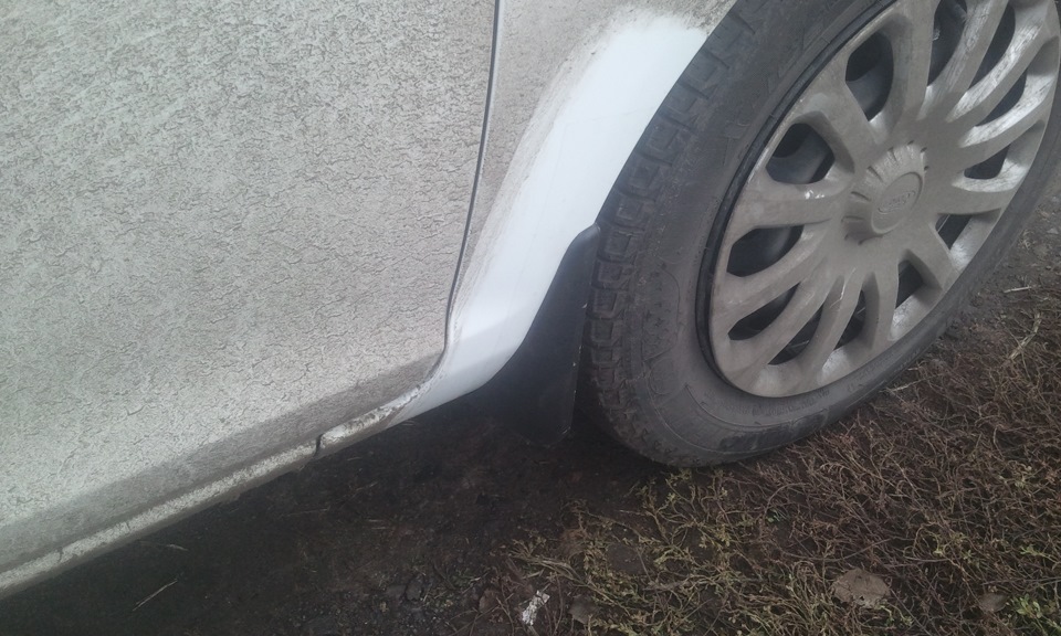 Бризковики та розетка 12В у бажанніку 2
