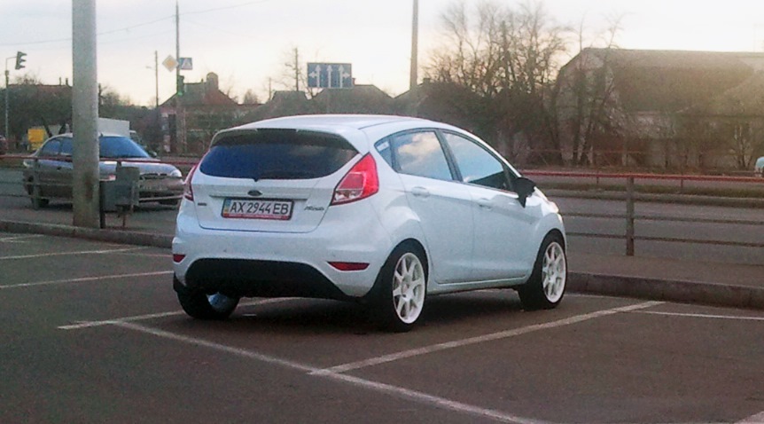 R17 та 215/40/17 3