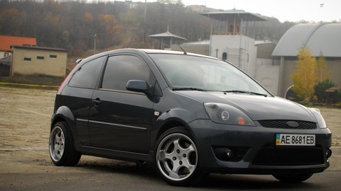 Порівняння Ford Fiesta 1.4 80hp 2007 vs Skoda Fabia 1.4 86hp mk2 2008 1