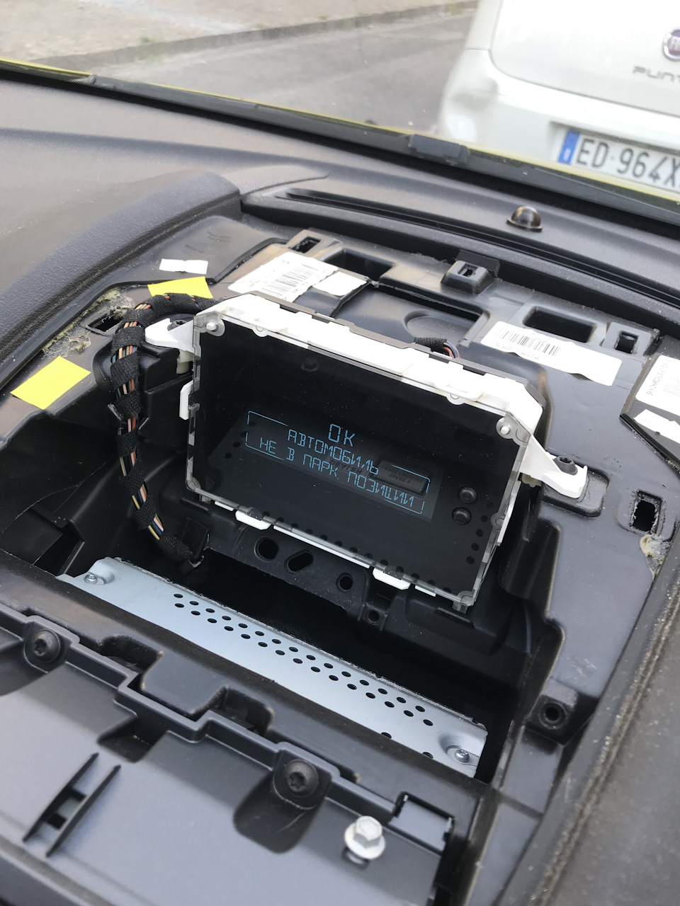 Заміна магнітоли на Sony Sync із кольоровим дисплеєм замість монохрому 4