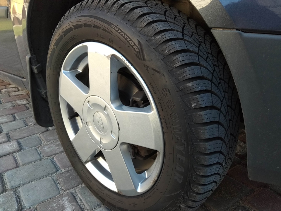 Зимова гума Goodyear та другий комплект лиття фордів. 2
