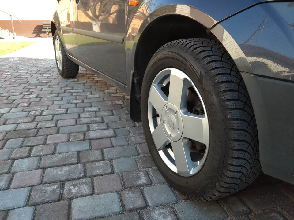 Зимова гума Goodyear та другий комплект лиття фордів. 1