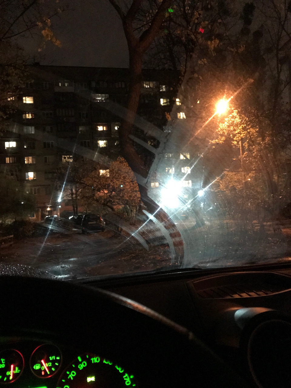 Магія з лобовим склом: нерівномірно стікає вода 3