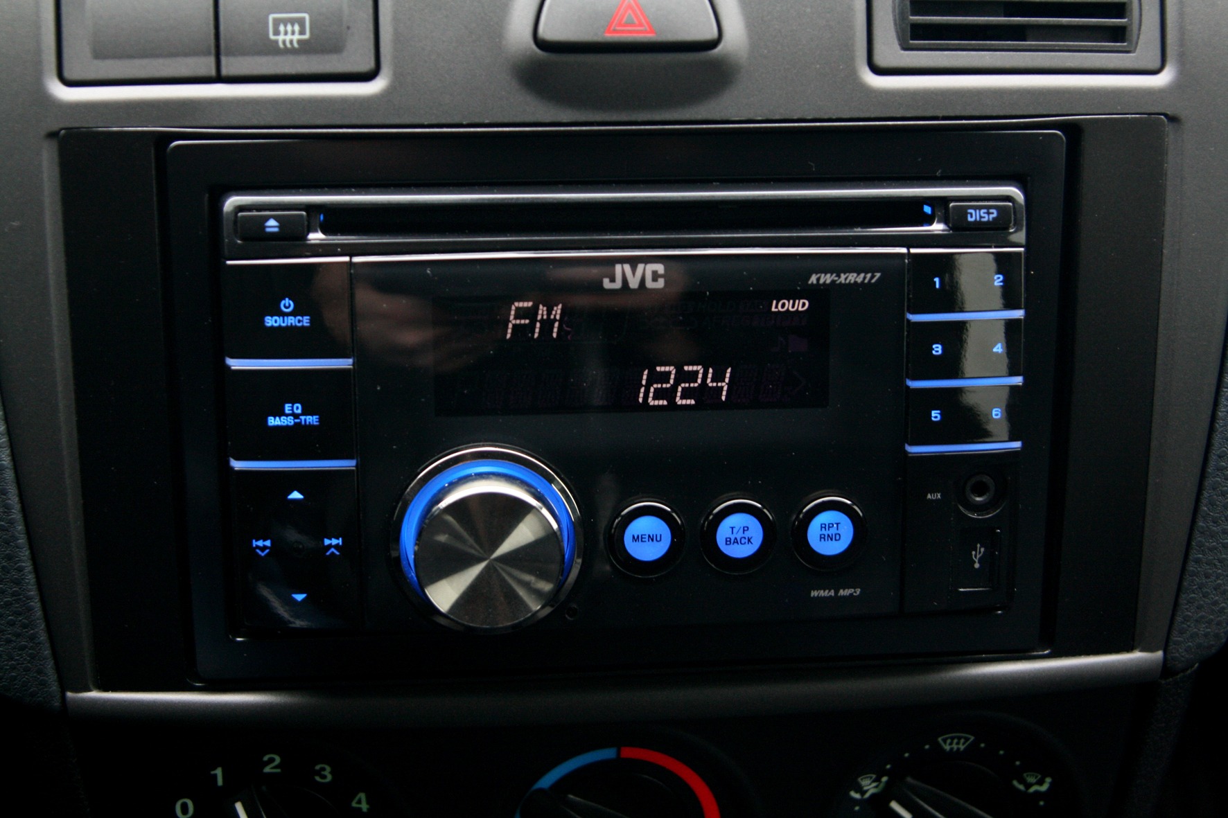 Замінив штатний майфун на JVC 2din 2