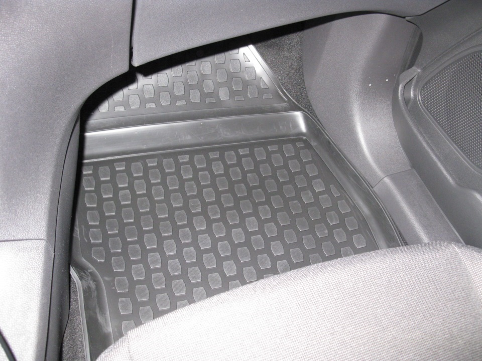 Килимки в Ford Fiesta mk7 avto-gumm 3