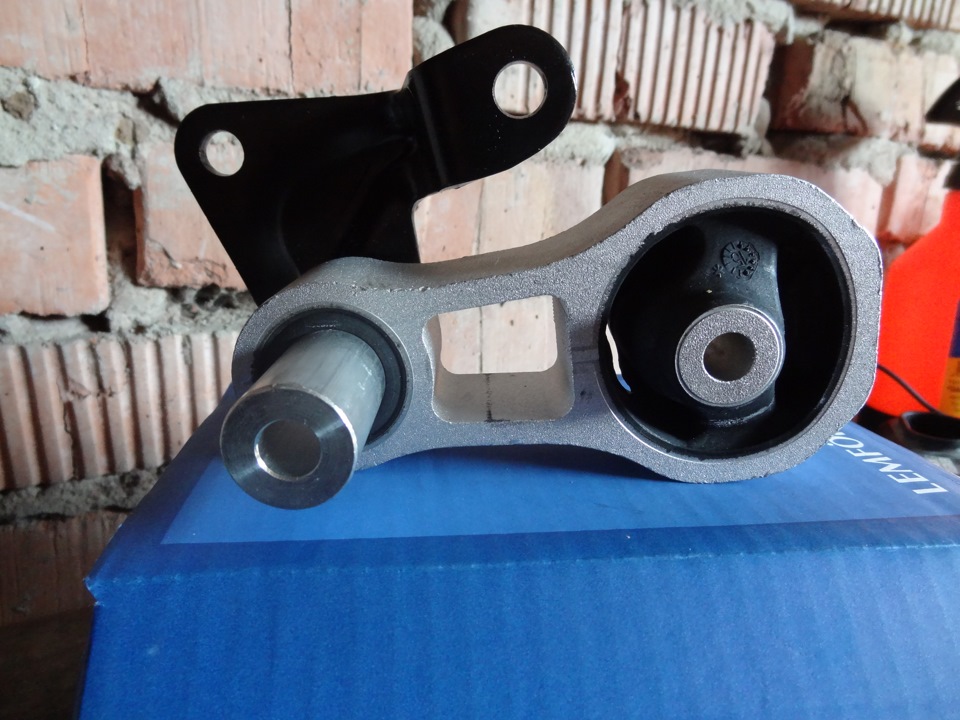 Опора кпп задня нижня Lemforder 33752 01 1