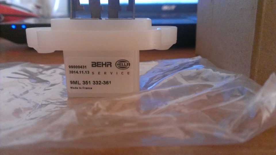 Резистор вентилятора обігрівача Behr-Hella 9ML 351 332-361 1