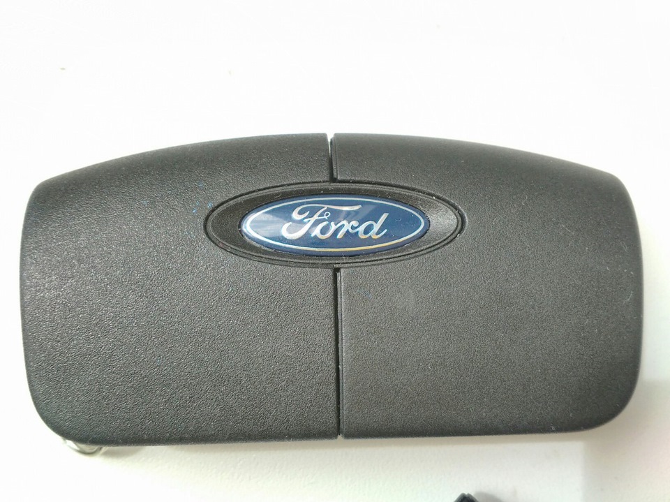 Прошивка та встановлення викидного ключа Ford Fiesta mk7 Ambient 3