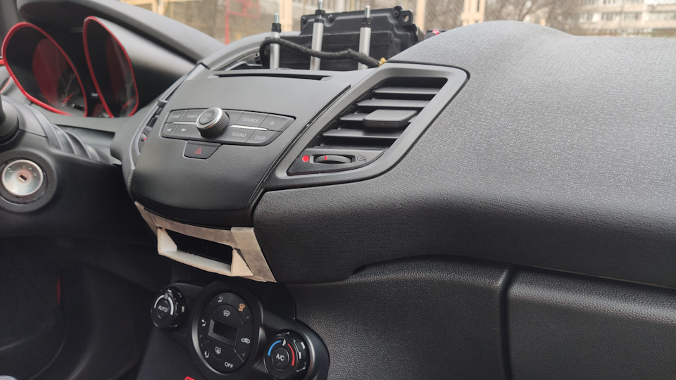 Підсклянник у центральну консоль Fiesta mk7.5 5
