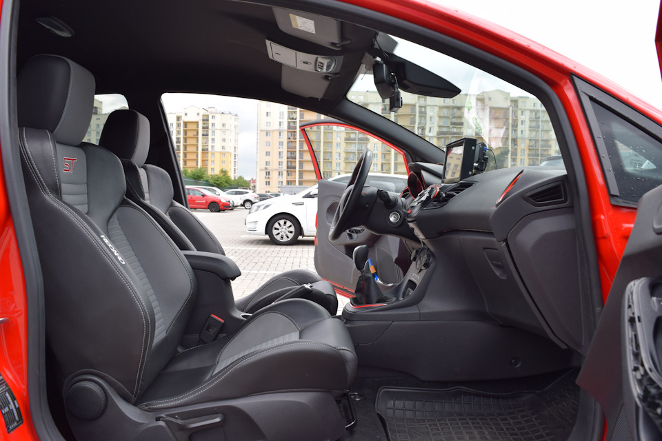 Поза 69: RECARO 1