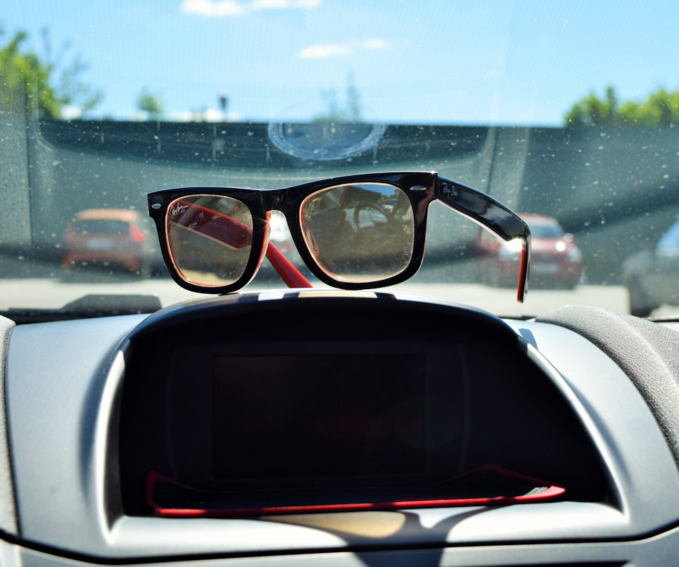 Sun is shining, the weather is sweet, yeah! Плафон з ниркою в салон 1