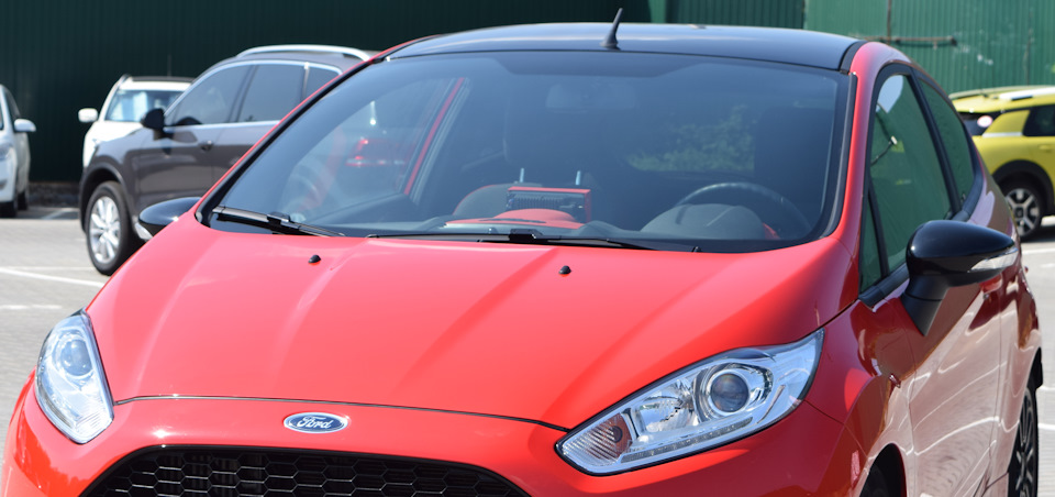 Тимчасова: Продам лобове скло з підігрівом Fiesta mk7.5 1