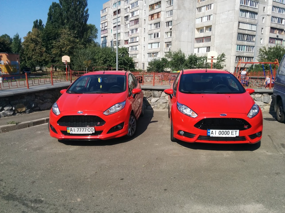 Ford Fiesta S vs Ford Fiesta ST 1