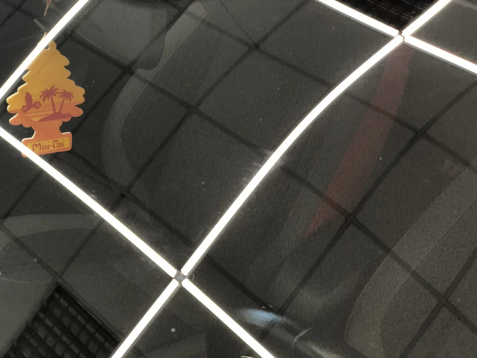 Прибрав притертості від двірників. Полірування лобового скла