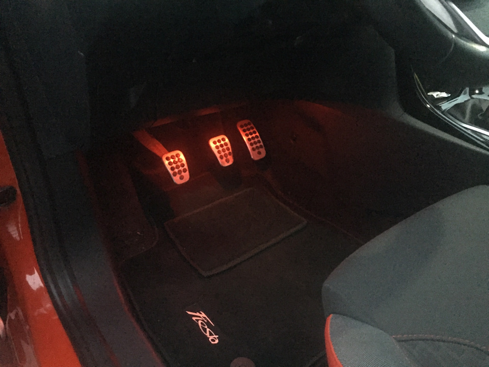 Запилив LED в салоні 4