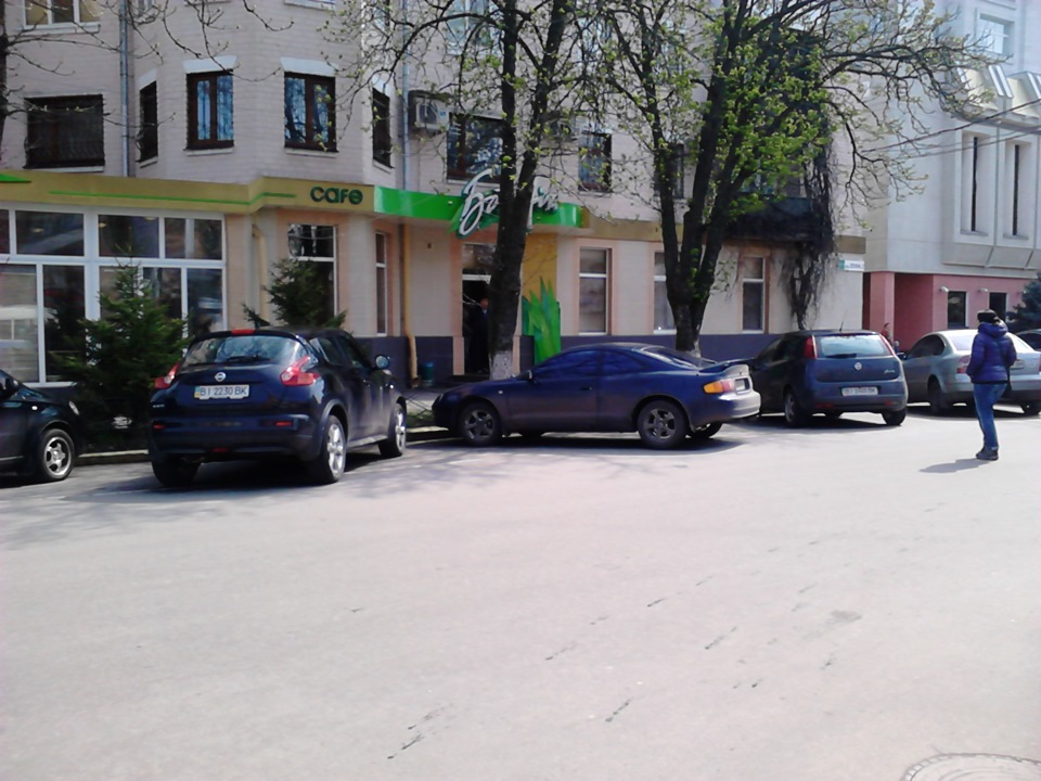 12. Ось так паркуються у нас. 1