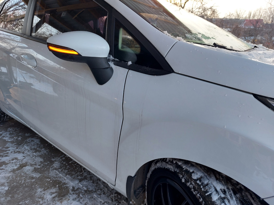 Побігаючі поворотники fiesta mk 7 4