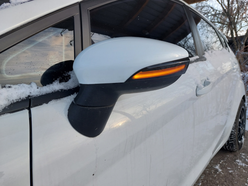 Побігаючі поворотники fiesta mk 7 3