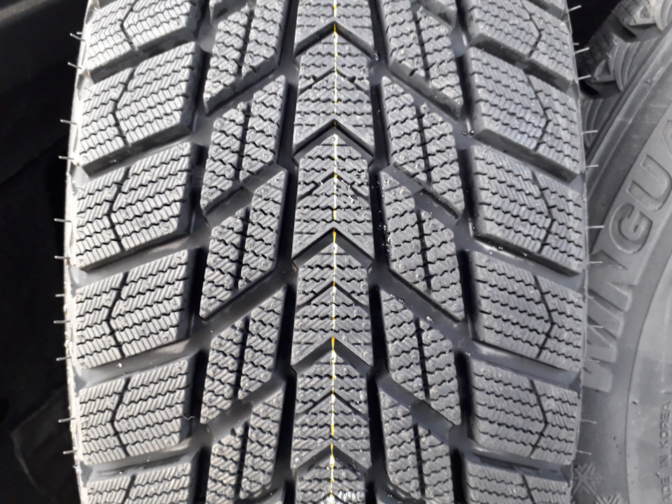 ROADSTONE WinGuard ice Plus WH43 У фордика перша зимова гума за 12 років. 3