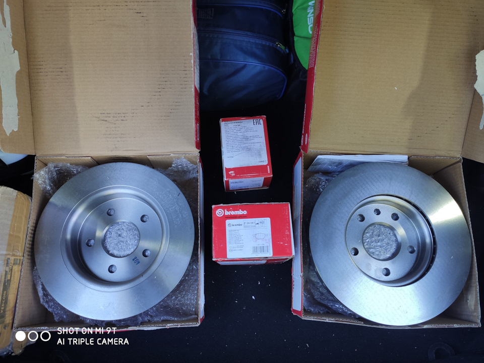 Тормозні диски та колодки в коло (BREMBO) 1