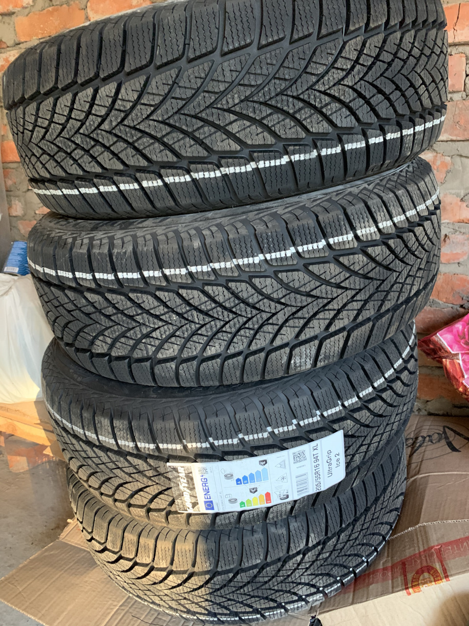 Зимові шини Goodyear UltraGrip Ice 2 205/55 R16 94T XL FP 2