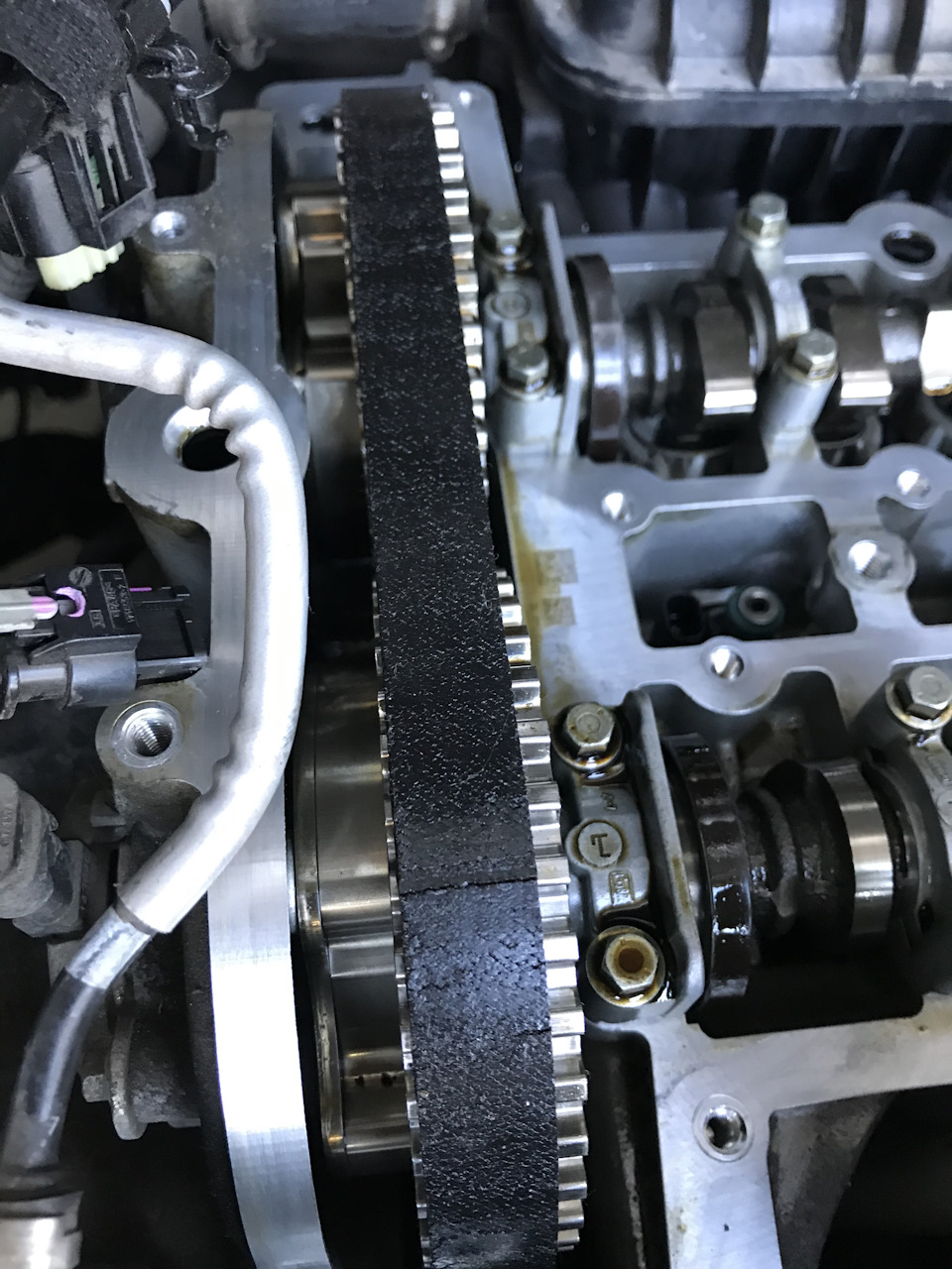 Усунення мастильного запотівання клапанної кришки ecoboost 1.0 5